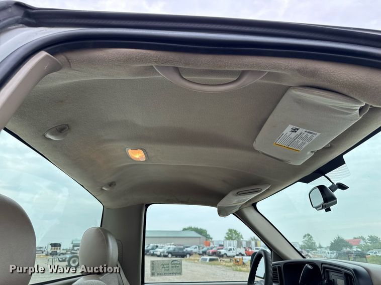 image for item DV2747 2004 Chevrolet Silverado 1500 pickup truck