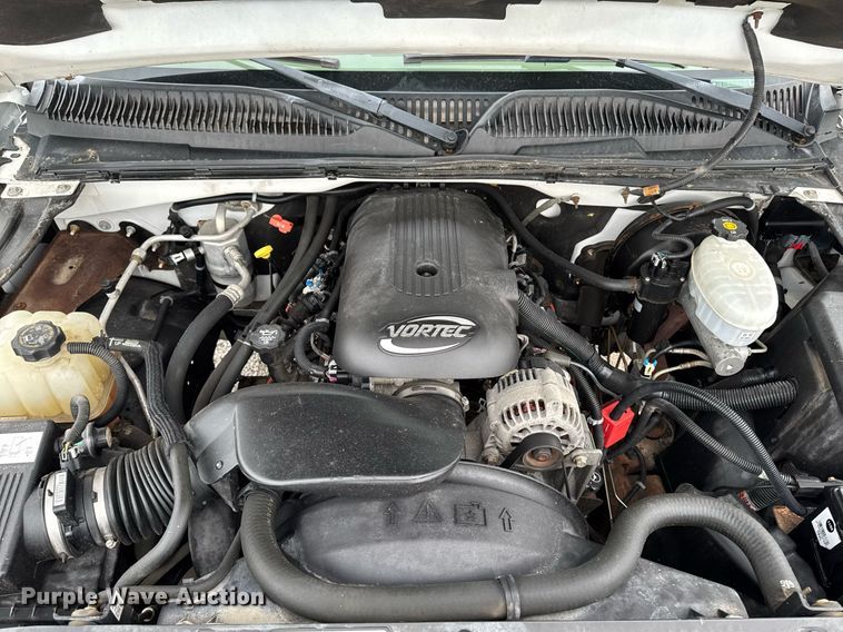 image for item DV2747 2004 Chevrolet Silverado 1500 pickup truck