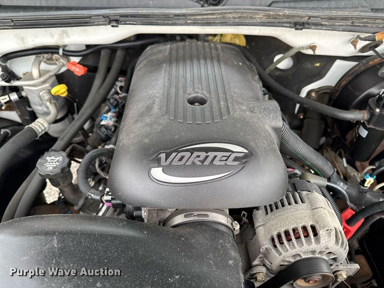 image for item DV2747 2004 Chevrolet Silverado 1500 pickup truck