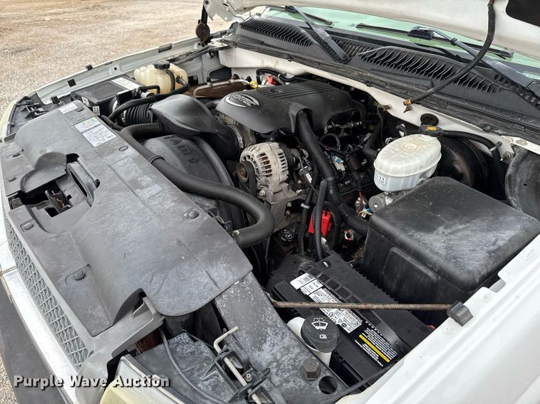 image for item DV2747 2004 Chevrolet Silverado 1500 pickup truck