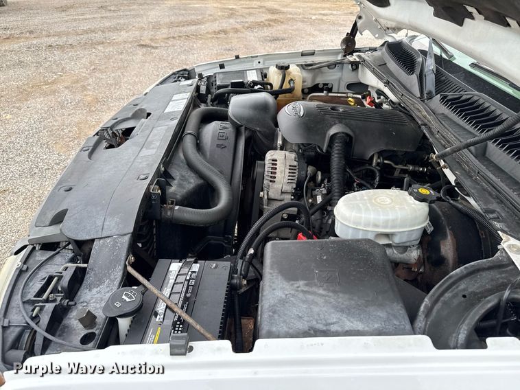 image for item DV2747 2004 Chevrolet Silverado 1500 pickup truck