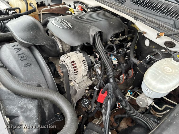 image for item DV2747 2004 Chevrolet Silverado 1500 pickup truck