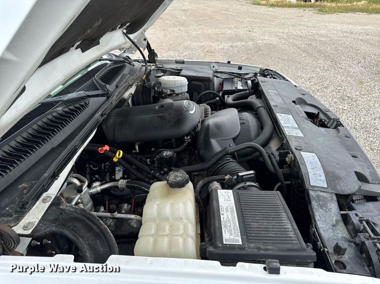 image for item DV2747 2004 Chevrolet Silverado 1500 pickup truck