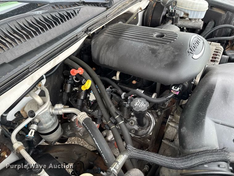 image for item DV2747 2004 Chevrolet Silverado 1500 pickup truck