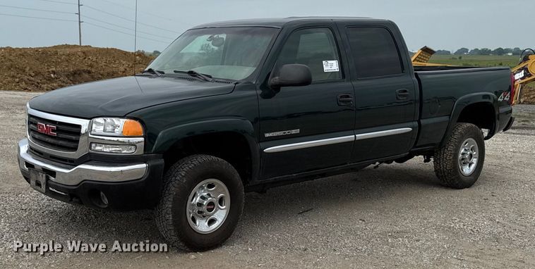 image for item DV2748 2003 GMC Sierra 2500HD Crew Cab pickup truck