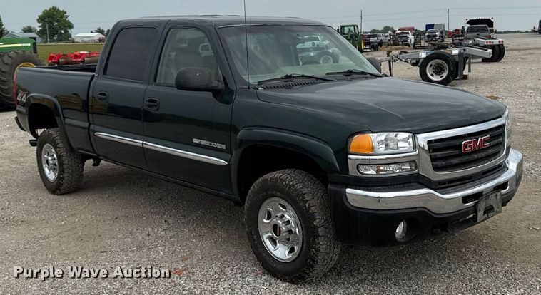 image for item DV2748 2003 GMC Sierra 2500HD Crew Cab pickup truck