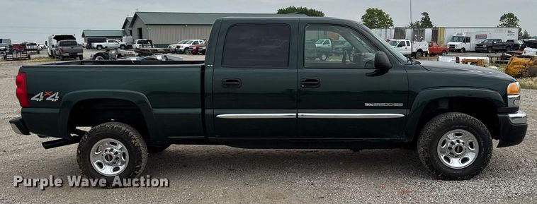 image for item DV2748 2003 GMC Sierra 2500HD Crew Cab pickup truck
