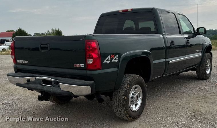 image for item DV2748 2003 GMC Sierra 2500HD Crew Cab pickup truck