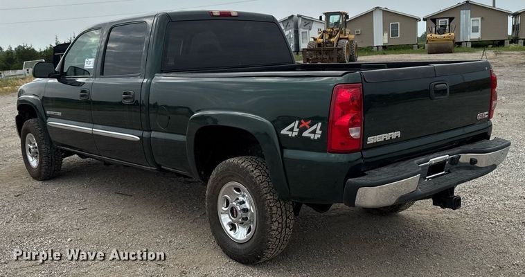 image for item DV2748 2003 GMC Sierra 2500HD Crew Cab pickup truck