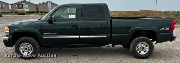 image for item DV2748 2003 GMC Sierra 2500HD Crew Cab pickup truck