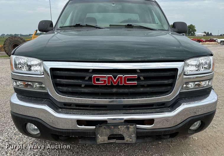 image for item DV2748 2003 GMC Sierra 2500HD Crew Cab pickup truck