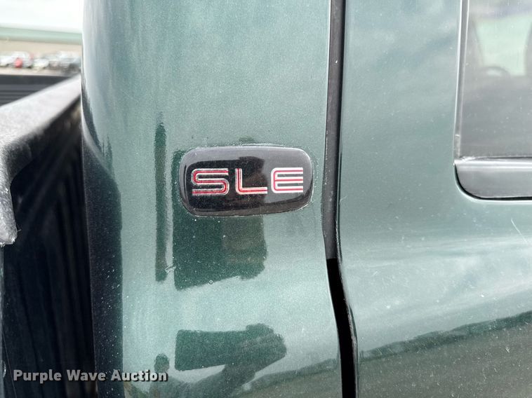 image for item DV2748 2003 GMC Sierra 2500HD Crew Cab pickup truck