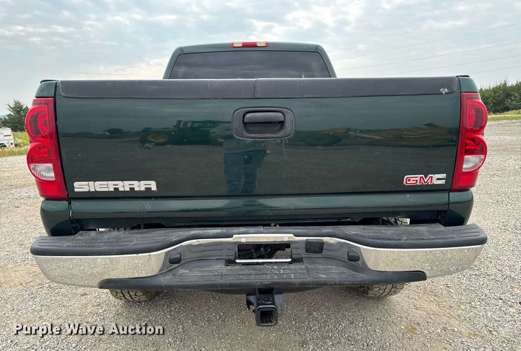 image for item DV2748 2003 GMC Sierra 2500HD Crew Cab pickup truck
