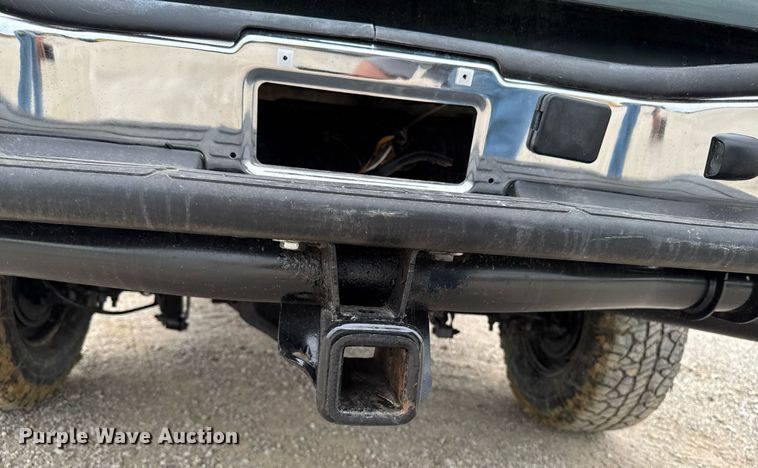 image for item DV2748 2003 GMC Sierra 2500HD Crew Cab pickup truck