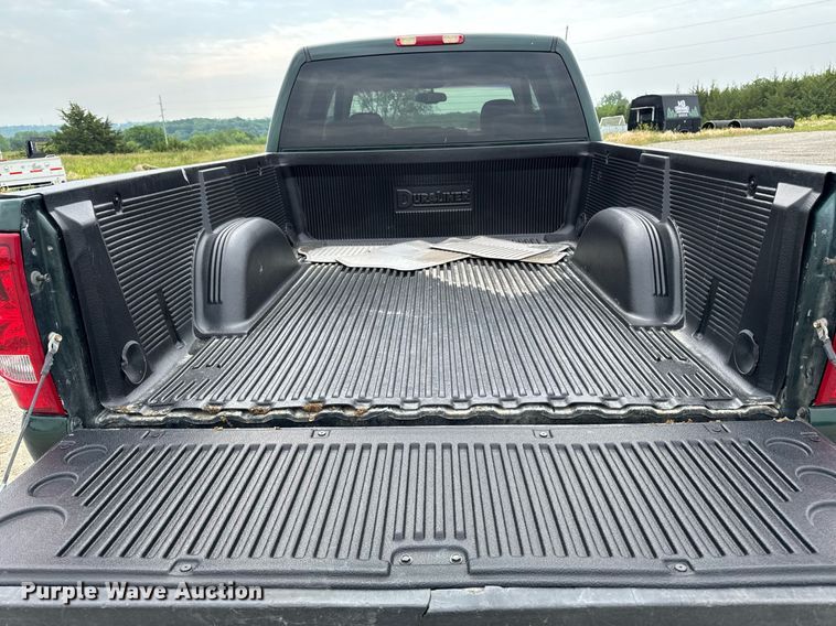 image for item DV2748 2003 GMC Sierra 2500HD Crew Cab pickup truck
