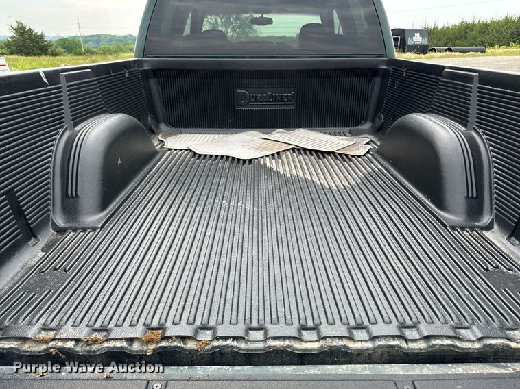 image for item DV2748 2003 GMC Sierra 2500HD Crew Cab pickup truck