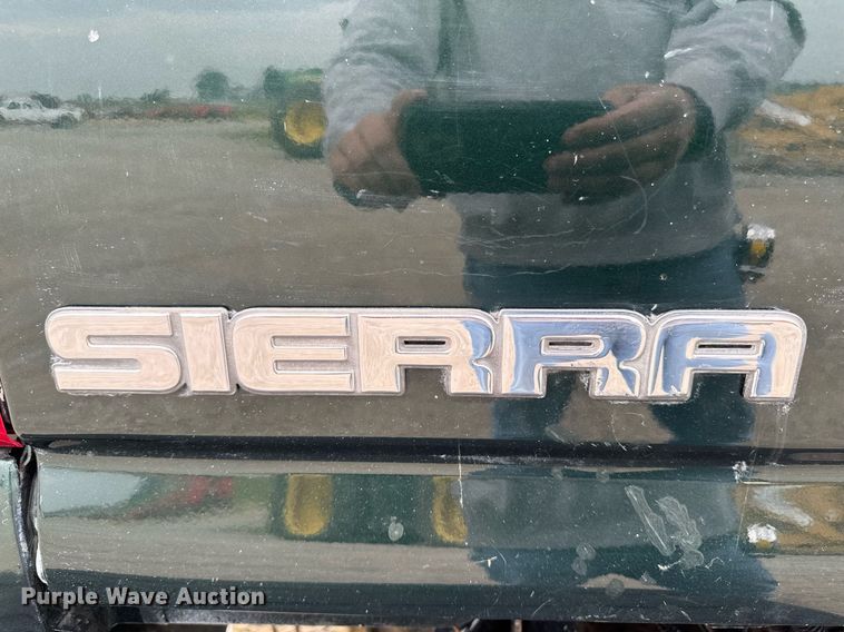 image for item DV2748 2003 GMC Sierra 2500HD Crew Cab pickup truck