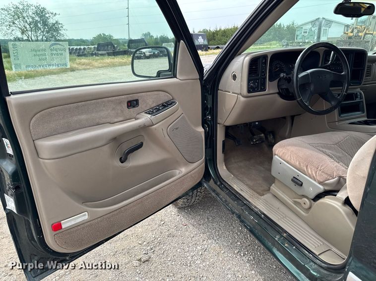 image for item DV2748 2003 GMC Sierra 2500HD Crew Cab pickup truck