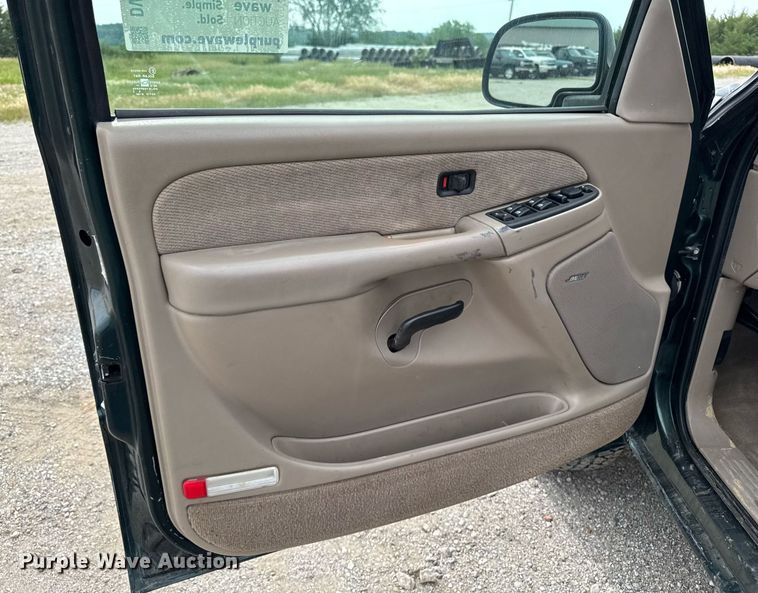 image for item DV2748 2003 GMC Sierra 2500HD Crew Cab pickup truck