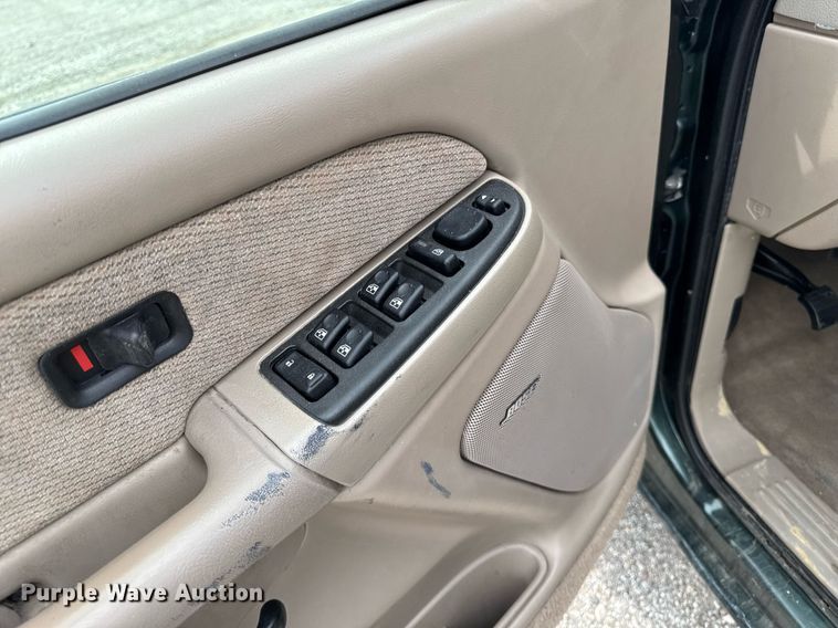 image for item DV2748 2003 GMC Sierra 2500HD Crew Cab pickup truck