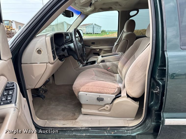 image for item DV2748 2003 GMC Sierra 2500HD Crew Cab pickup truck