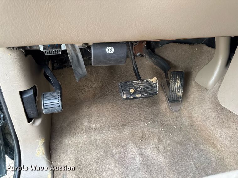 image for item DV2748 2003 GMC Sierra 2500HD Crew Cab pickup truck