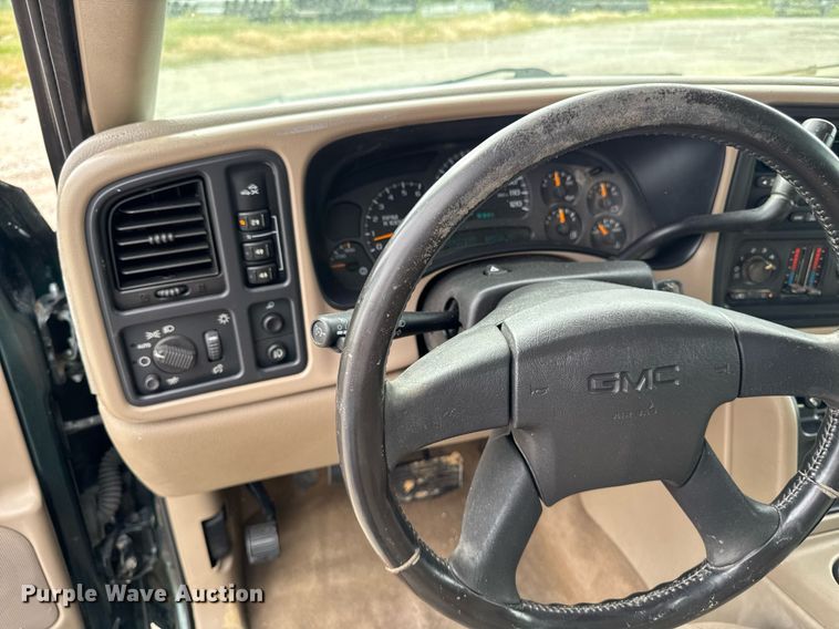 image for item DV2748 2003 GMC Sierra 2500HD Crew Cab pickup truck