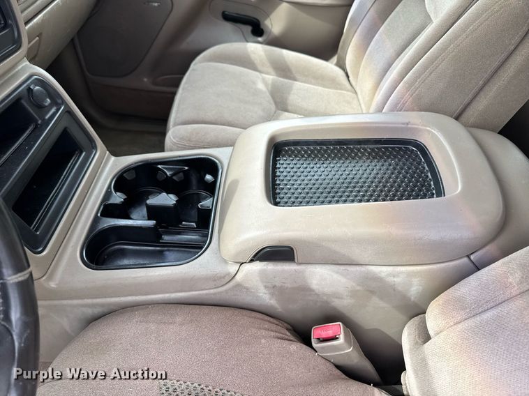 image for item DV2748 2003 GMC Sierra 2500HD Crew Cab pickup truck