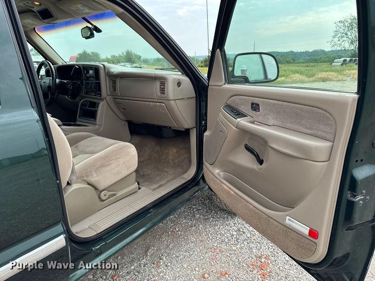 image for item DV2748 2003 GMC Sierra 2500HD Crew Cab pickup truck