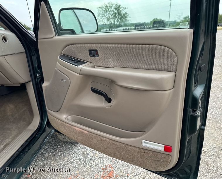 image for item DV2748 2003 GMC Sierra 2500HD Crew Cab pickup truck