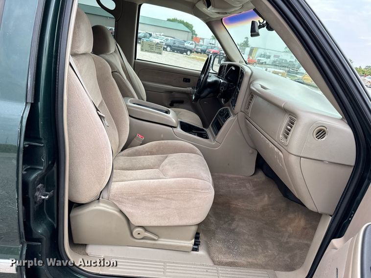 image for item DV2748 2003 GMC Sierra 2500HD Crew Cab pickup truck