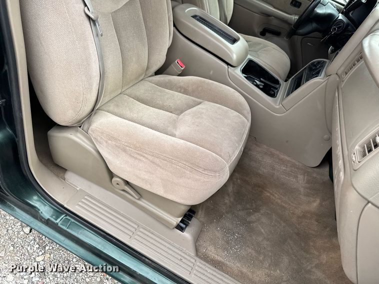 image for item DV2748 2003 GMC Sierra 2500HD Crew Cab pickup truck