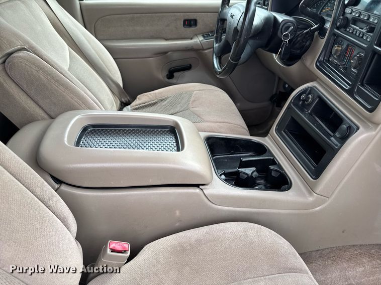 image for item DV2748 2003 GMC Sierra 2500HD Crew Cab pickup truck