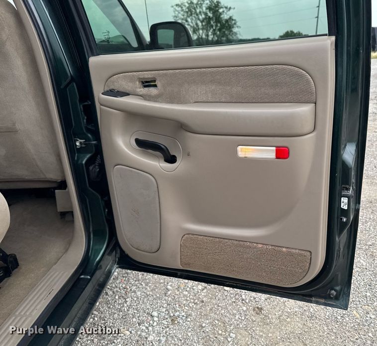 image for item DV2748 2003 GMC Sierra 2500HD Crew Cab pickup truck