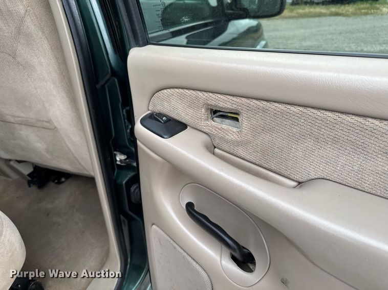 image for item DV2748 2003 GMC Sierra 2500HD Crew Cab pickup truck