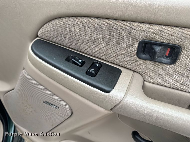 image for item DV2748 2003 GMC Sierra 2500HD Crew Cab pickup truck