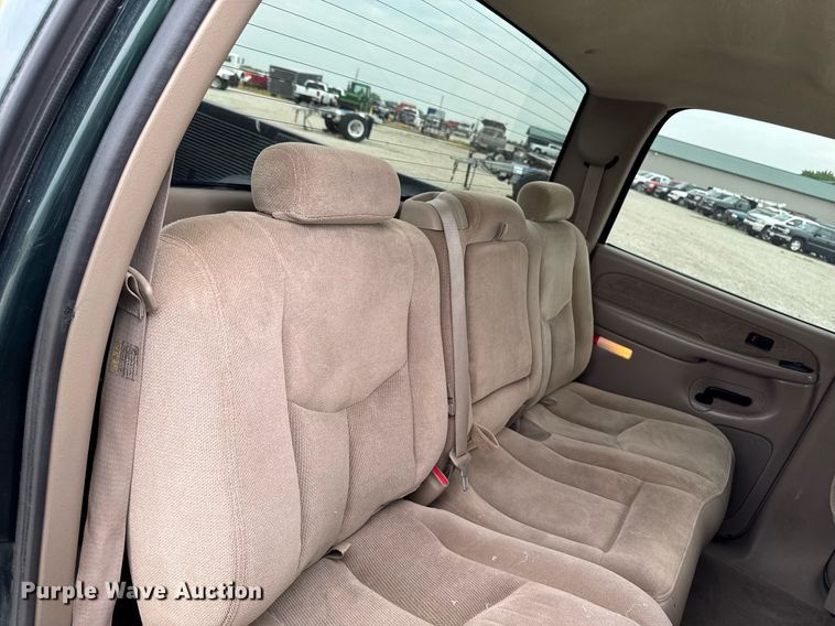 image for item DV2748 2003 GMC Sierra 2500HD Crew Cab pickup truck