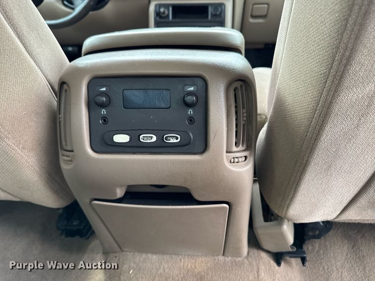 image for item DV2748 2003 GMC Sierra 2500HD Crew Cab pickup truck