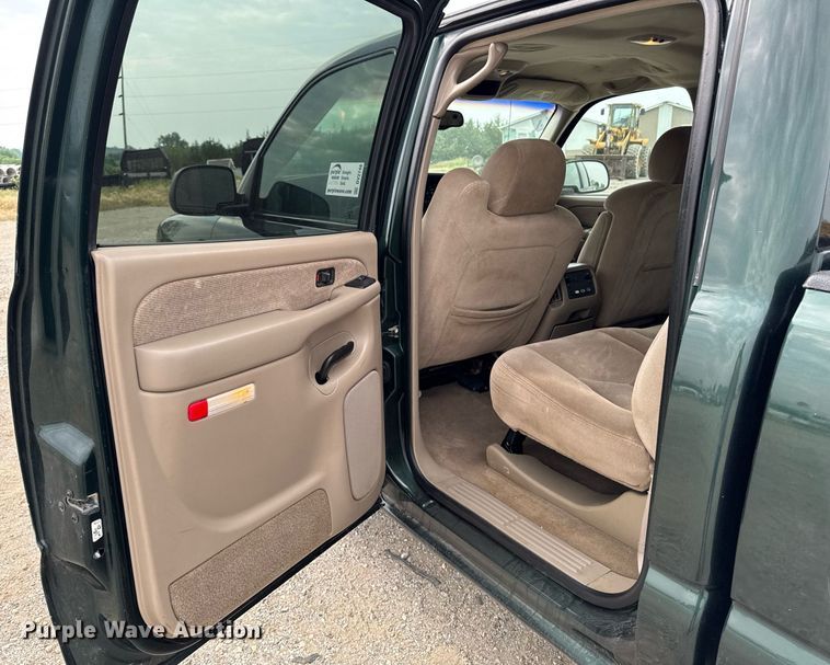 image for item DV2748 2003 GMC Sierra 2500HD Crew Cab pickup truck