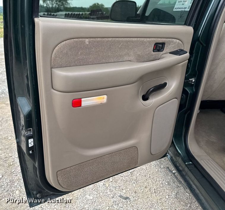 image for item DV2748 2003 GMC Sierra 2500HD Crew Cab pickup truck