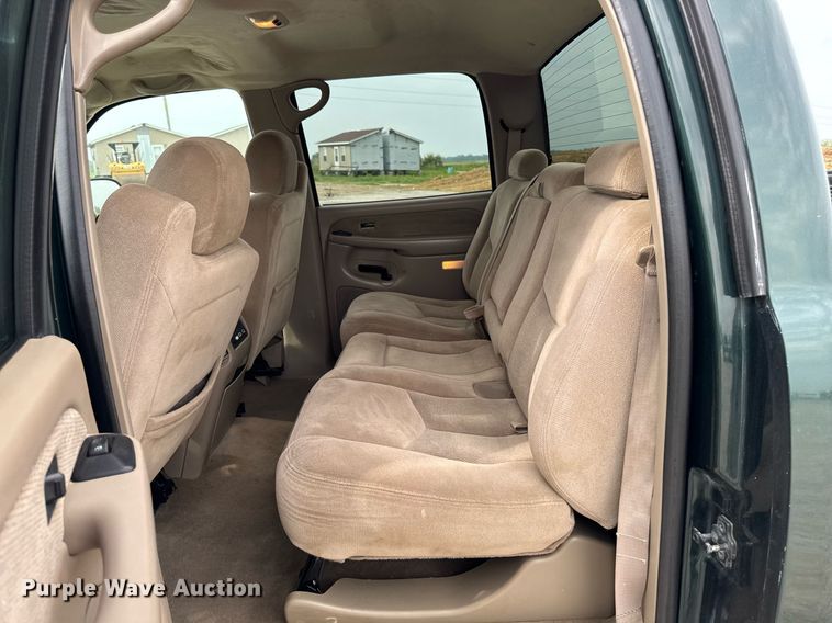 image for item DV2748 2003 GMC Sierra 2500HD Crew Cab pickup truck