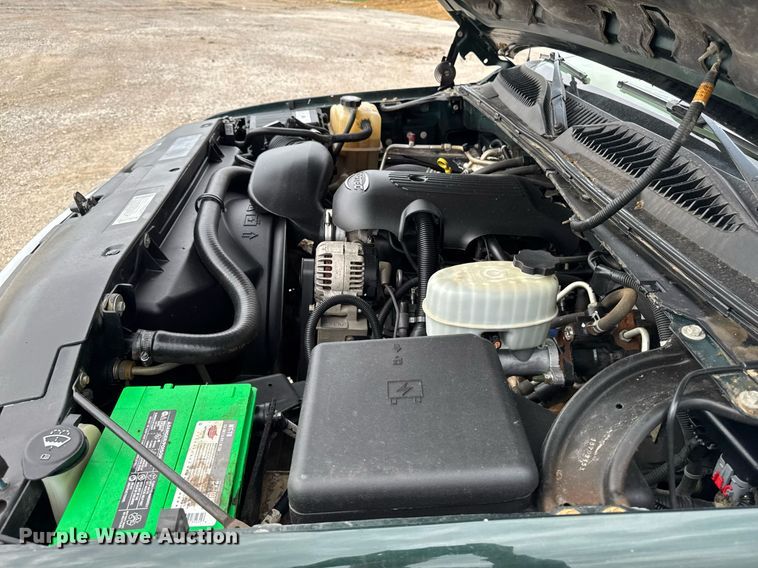 image for item DV2748 2003 GMC Sierra 2500HD Crew Cab pickup truck