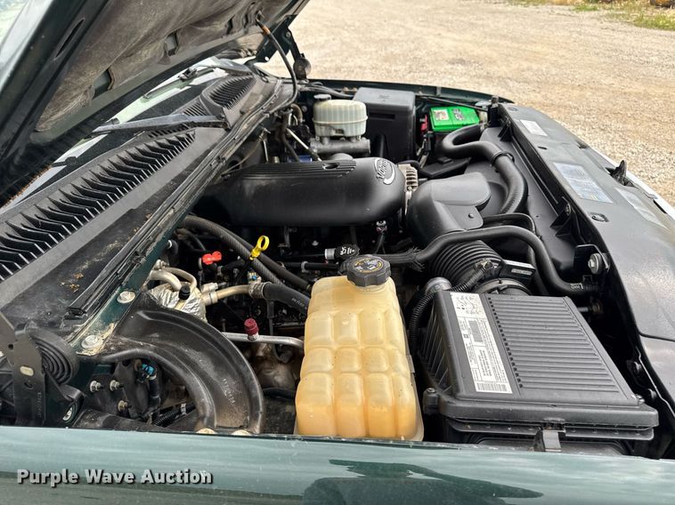 image for item DV2748 2003 GMC Sierra 2500HD Crew Cab pickup truck