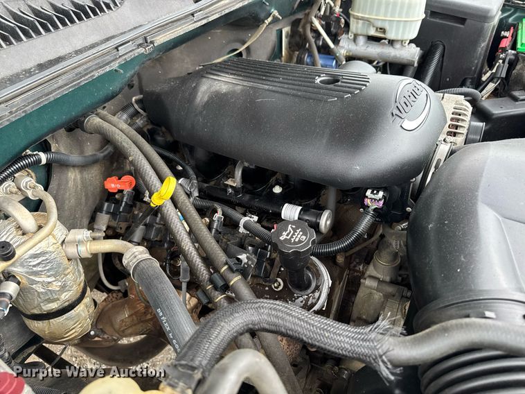 image for item DV2748 2003 GMC Sierra 2500HD Crew Cab pickup truck