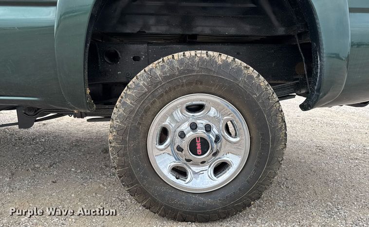 image for item DV2748 2003 GMC Sierra 2500HD Crew Cab pickup truck