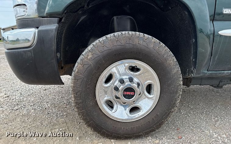 image for item DV2748 2003 GMC Sierra 2500HD Crew Cab pickup truck