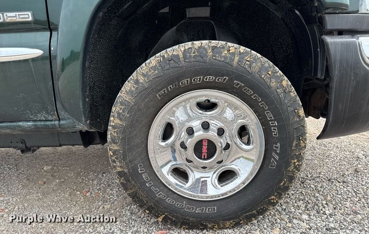 image for item DV2748 2003 GMC Sierra 2500HD Crew Cab pickup truck