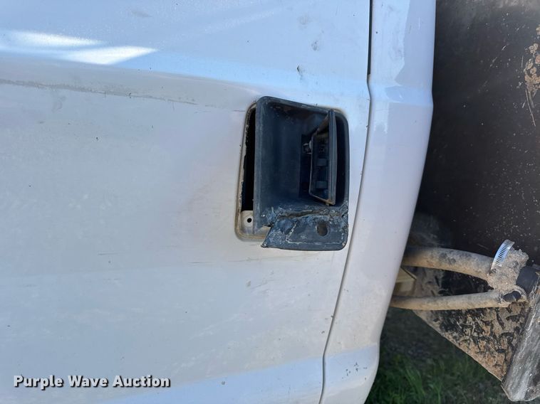 image for item DV4050 2012 Ford F450 Super Duty XL Crew Cab flatbed truck