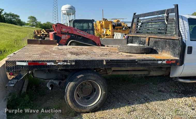 image for item DV4050 2012 Ford F450 Super Duty XL Crew Cab flatbed truck