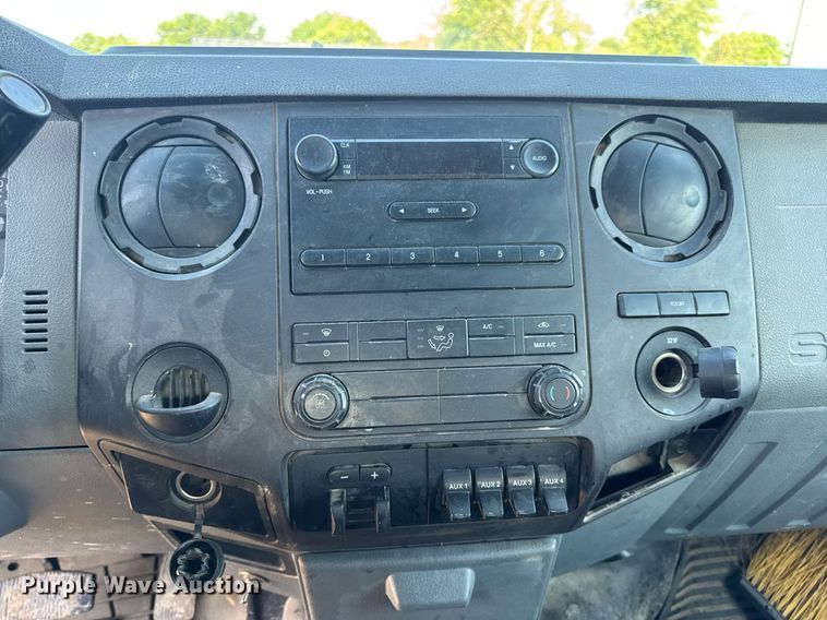 image for item DV4050 2012 Ford F450 Super Duty XL Crew Cab flatbed truck